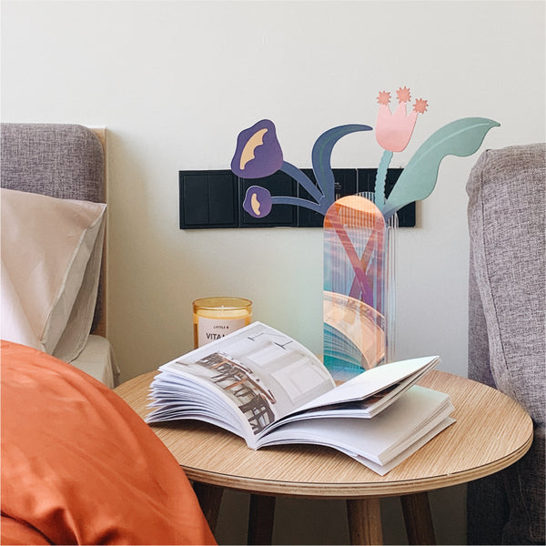 Load image into Gallery viewer, TANOMONO - Acrylic Aurora Vase