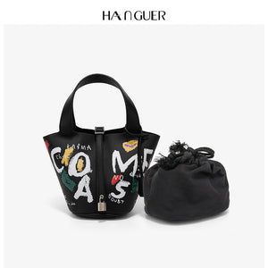 HANGUER I am Not a picotin